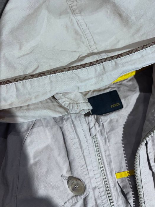 Fendi орігінал куртка вітрівка 2 роки