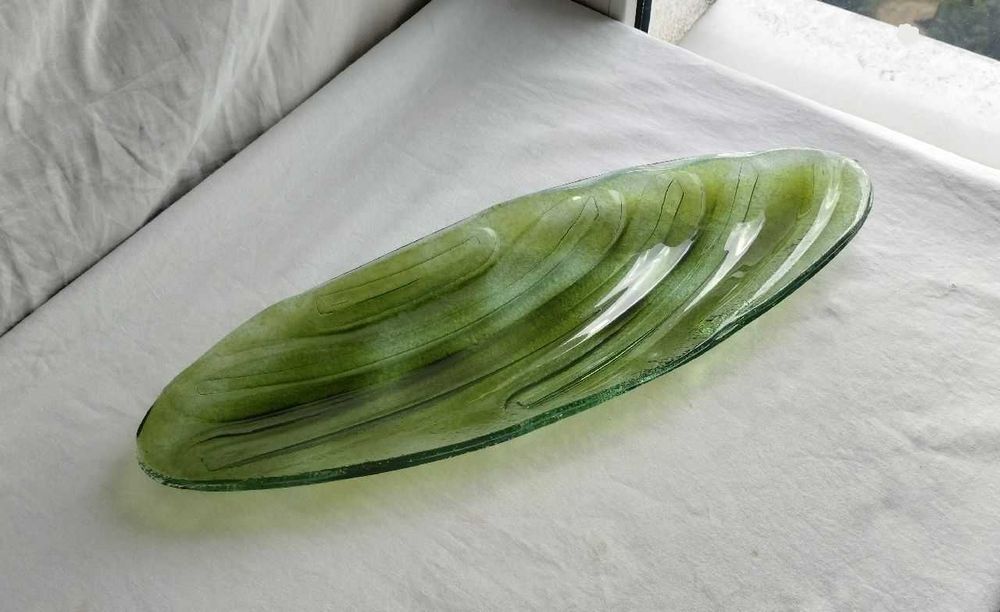 Szklany półmisek zielony - w kształcie liścia