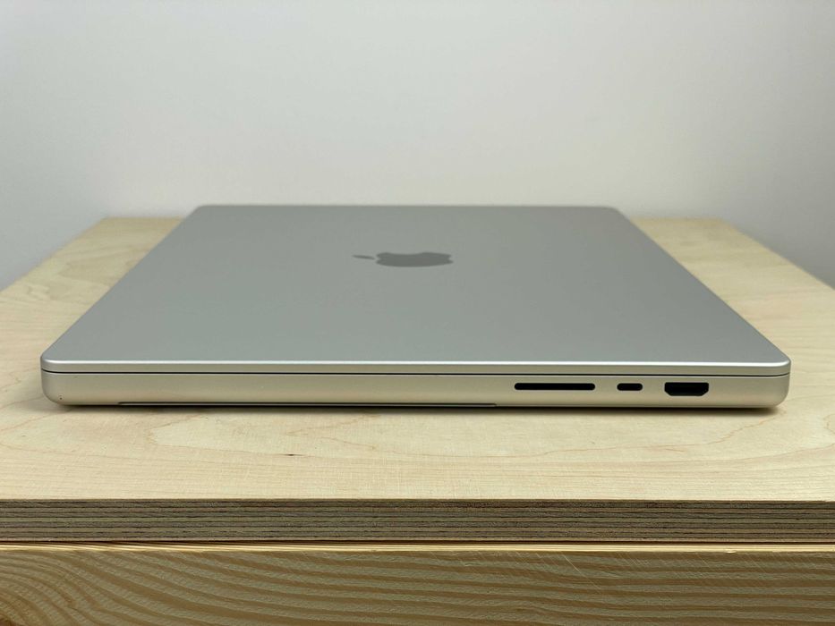 2021 MacBook Pro A2485 16" M1 PRO 16GB 1000GB