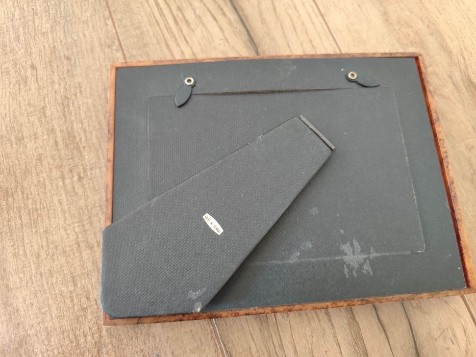 Moldura decorativa em madeira e estanhol — 21 x 15,5 cm