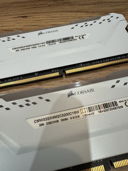 Pamięć DDR4 32GB Corsair Vengeance RGB Pro