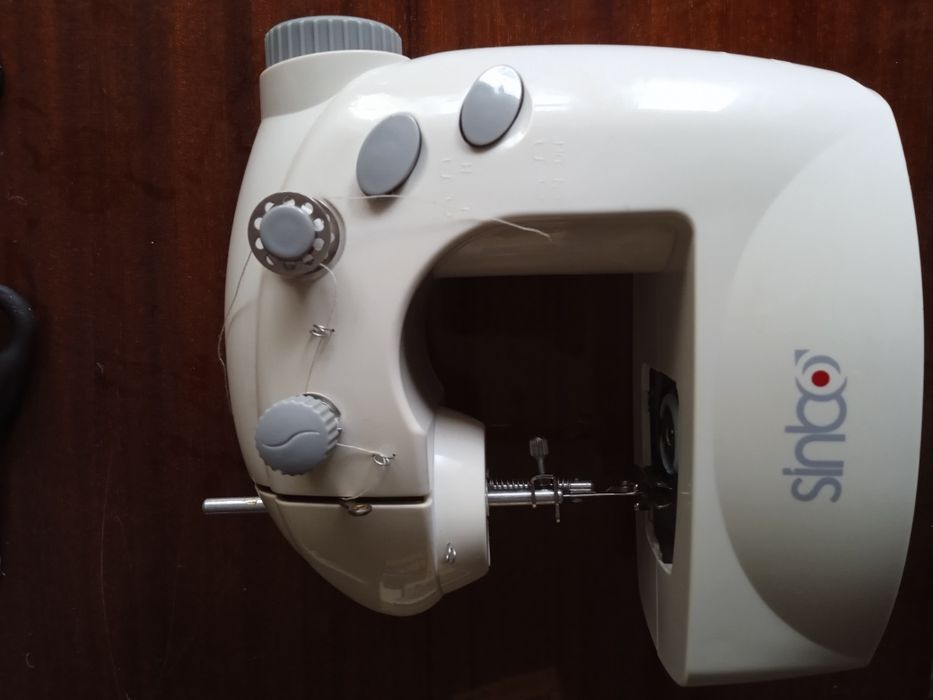 Швейная машинка sinbo  на запчасти. Б/у.