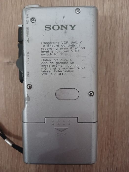 Колекційний мікрокасетний диктофон Sony M-540V.