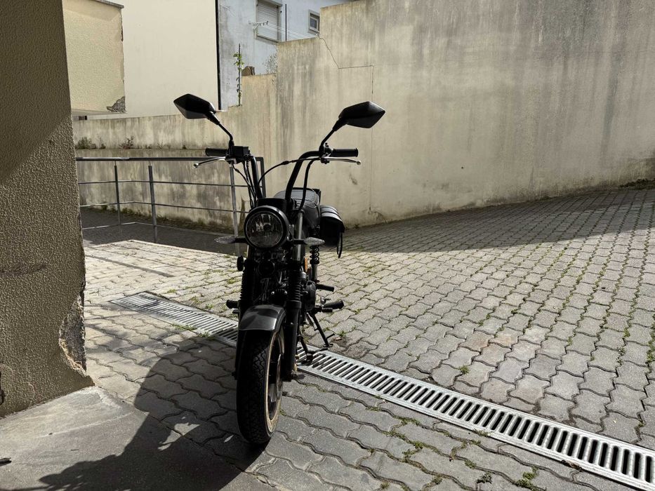 Honda DAX 125 ( réplica ) 1000Km ainda a fazer rodagem , ótima para passeios , condução ótima e muito maneirinha .