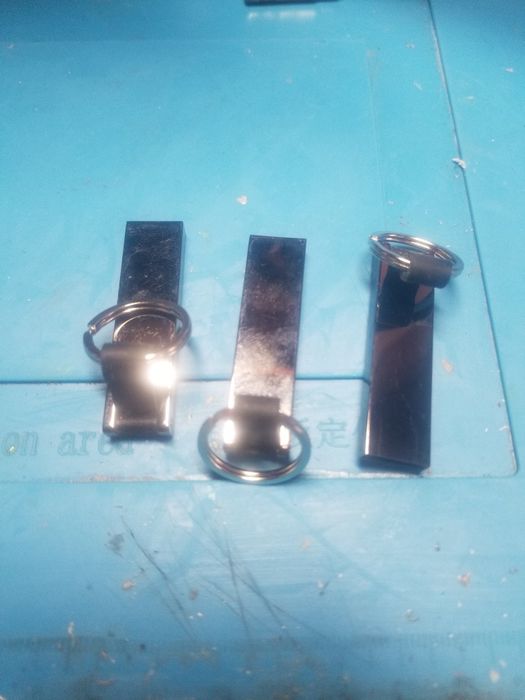 Флешки с музыкой. От 8 гб флешка. Мр3 в машину