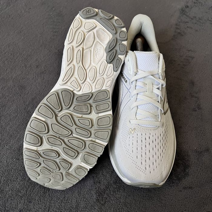 Жіночі кросівки New Balance 860. P. 39.
