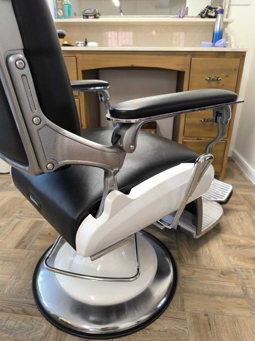 Cadeiras barbeiro TAKARA BELMONT semi-novas