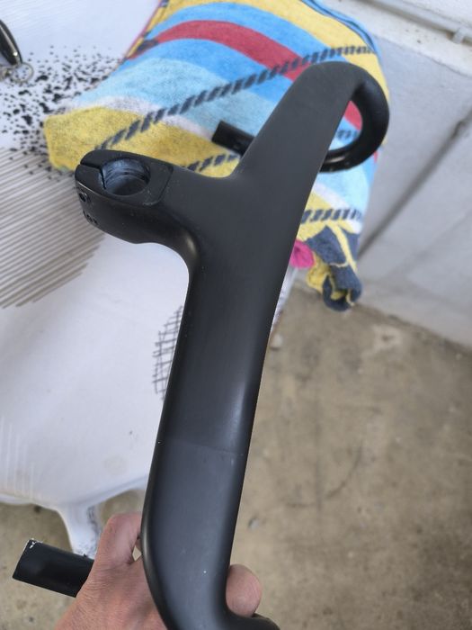 Guiador carbono integrado