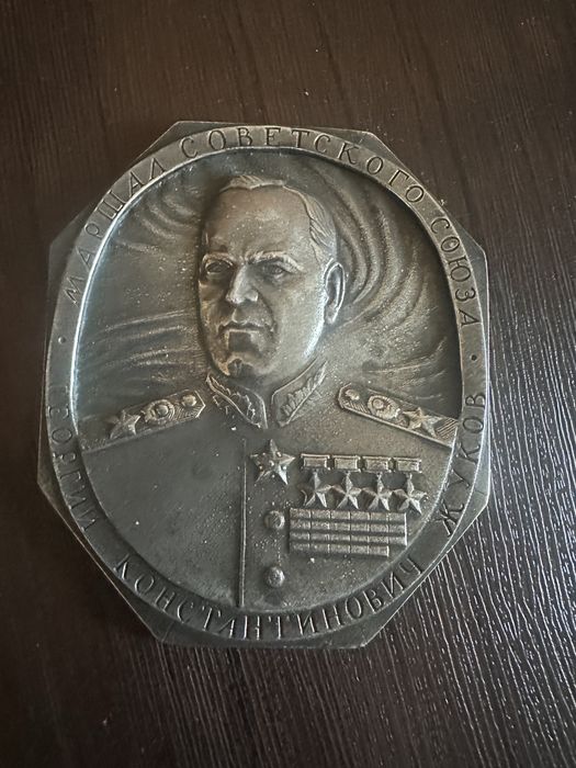 Монумент скульптура Жукова