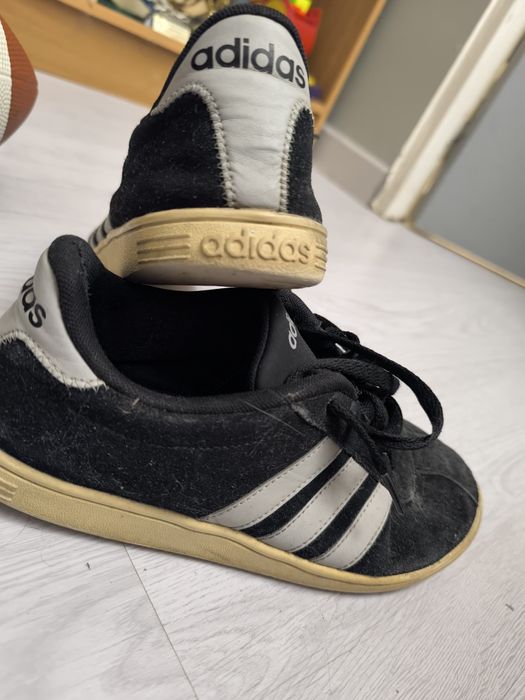 Adidas preto em estado satisfatório