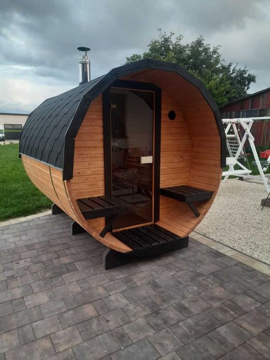 Sauna ogrodowa beczka z przedsionkiem i oknem panoramicznym