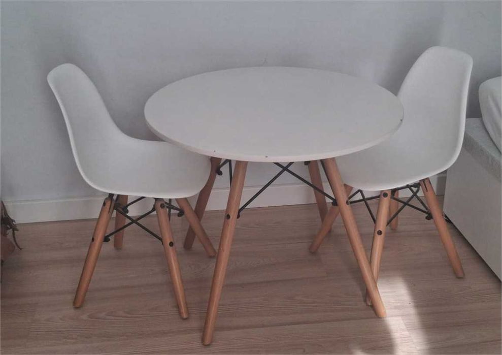 Mesa e Cadeiras para quarto de criança