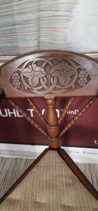 Przedwojenne,narożne krzesło.