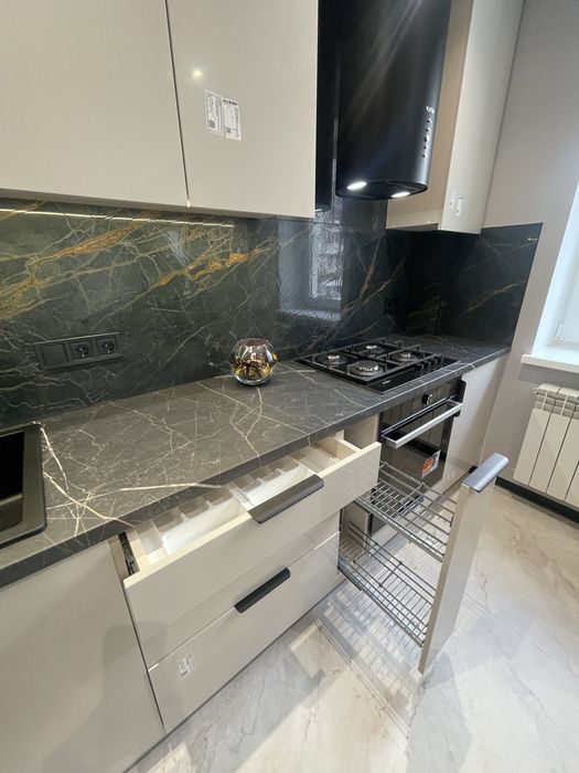 3 кім.квартира з Новим ремонтом Укомплектованою кухнею Панчішна ф-ка