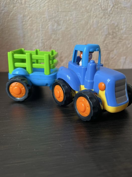 Синій трактор та вся колекція Hola