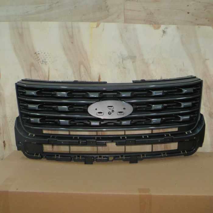 Решітка  Радіатора Ford Explorer 2016 - 2018