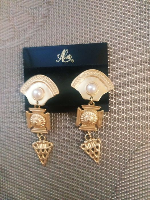 Клипсы (ювелирная бижутерия)