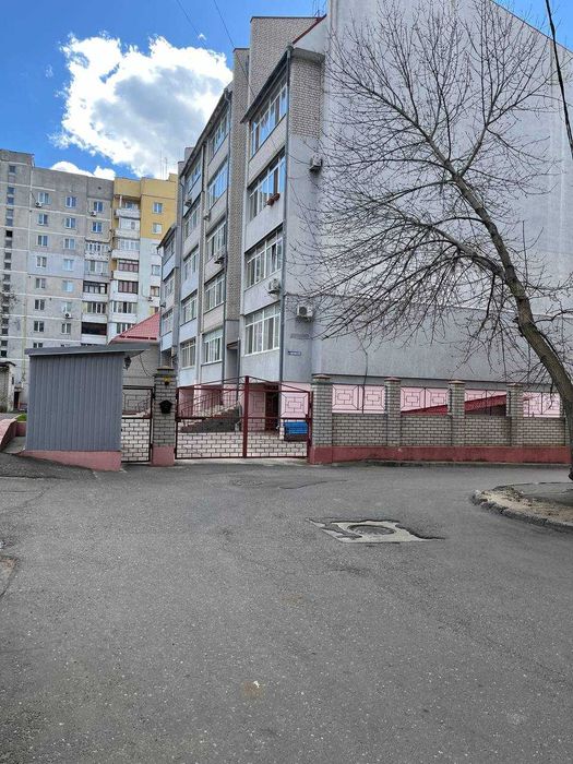 Продам стильну затишну 3-х к/к у Центрі міста