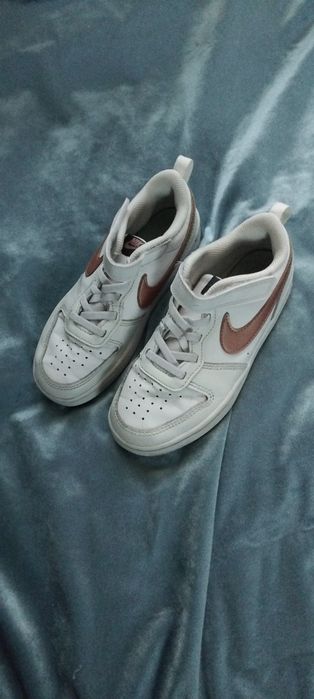 Buty sportowe na rzep, białe Nike rozm. 32