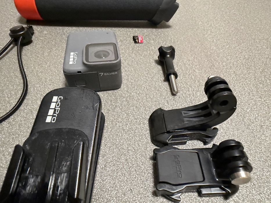GoPro Hero 7 silver com acessorios