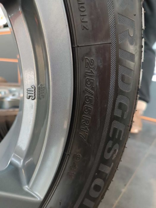 Комплект шини/диски Bridgestone 215*55 R17