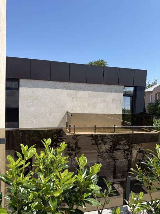 Будинок з підвалом на фонтані