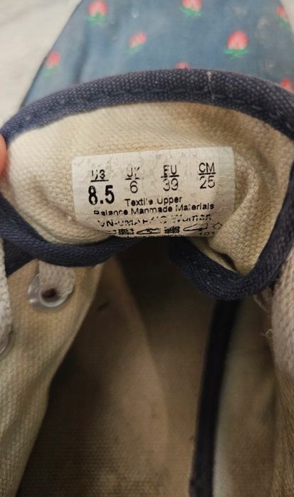 Cienkie vansy w truskawki