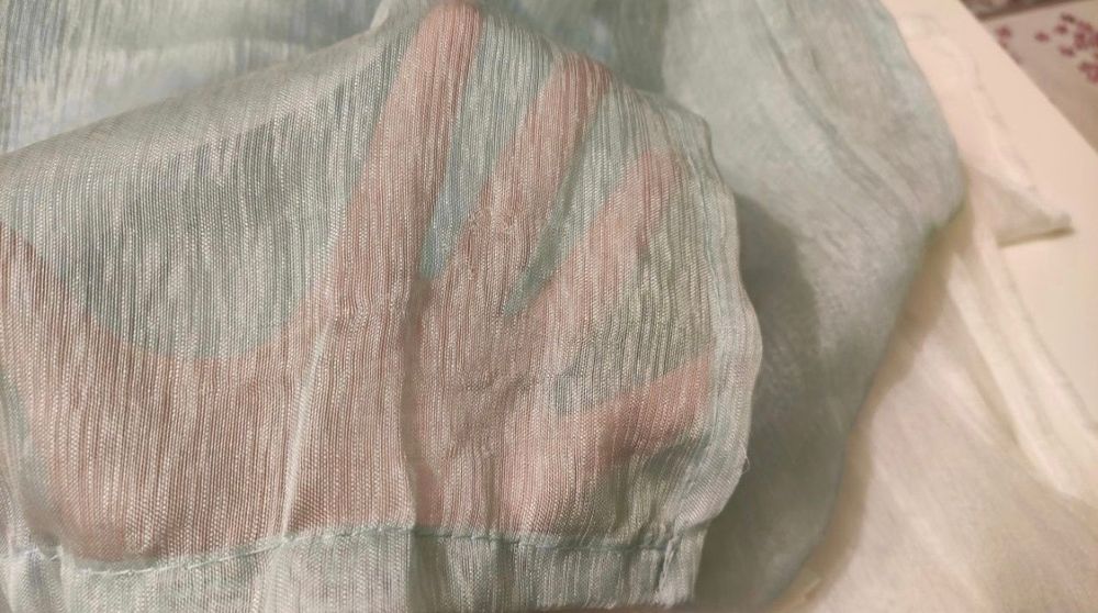 Firana na przelotkach niebieska prześwitująca zasłonka