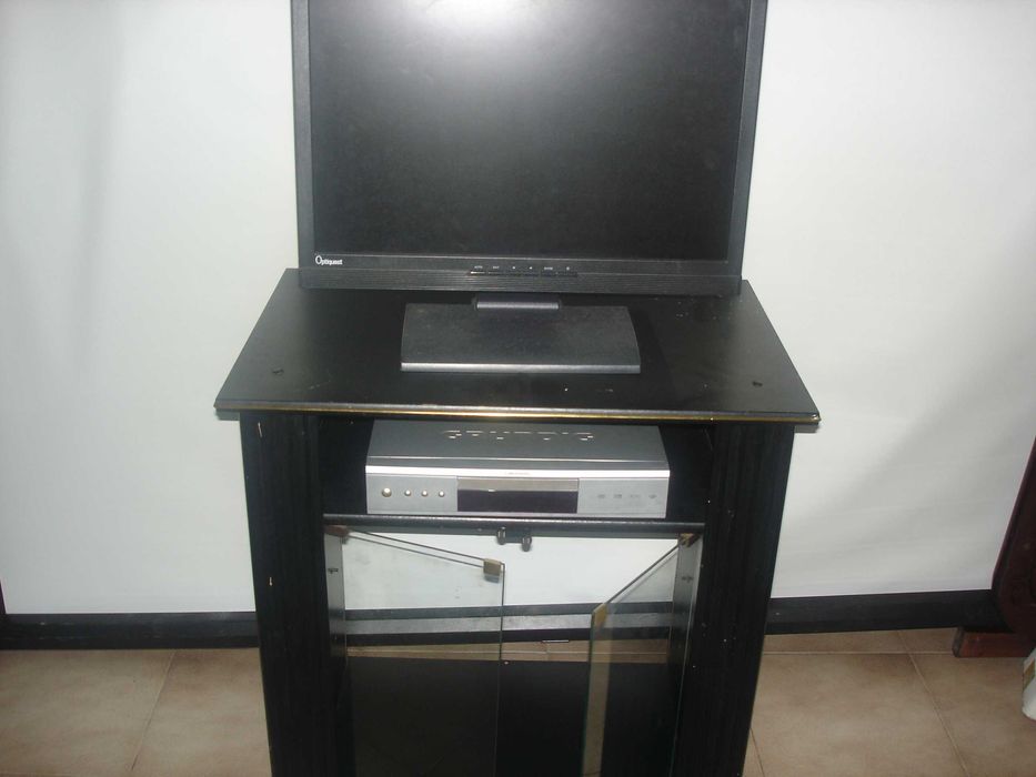 Móvel de televisão, video ou HI-FI em madeira escura.
