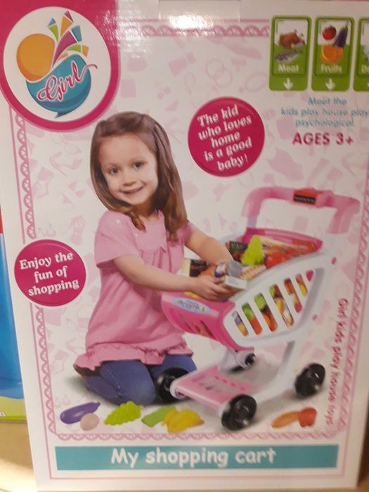 Duży wózek z zakupami