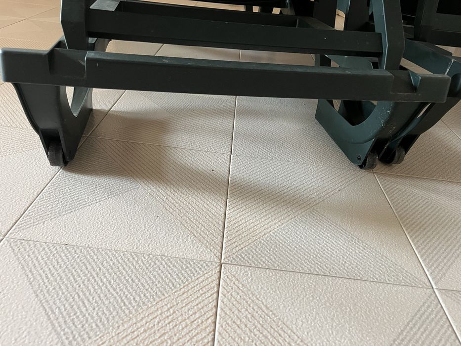 2 espreguiçadeiras verdes