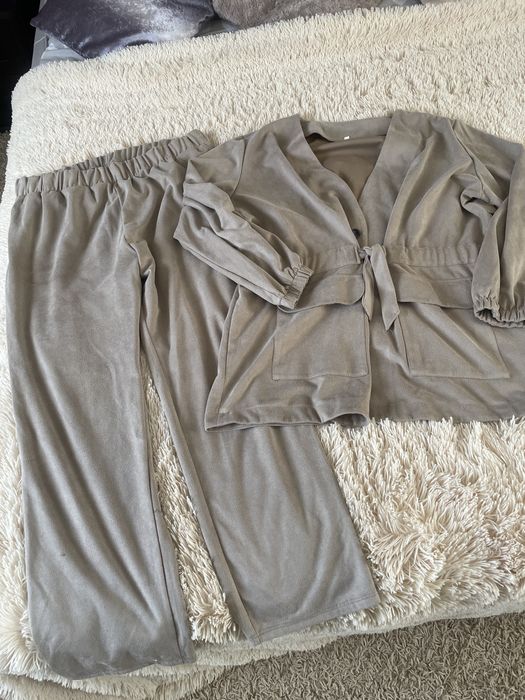 Жіночий брючний костюм на 64 розм