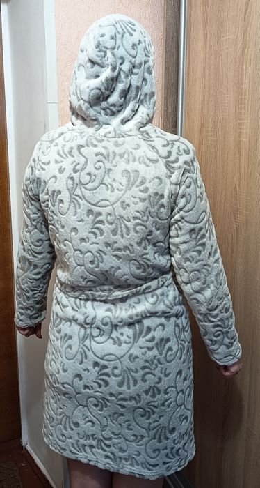 Продам жіночий махровий халат з капюшоном