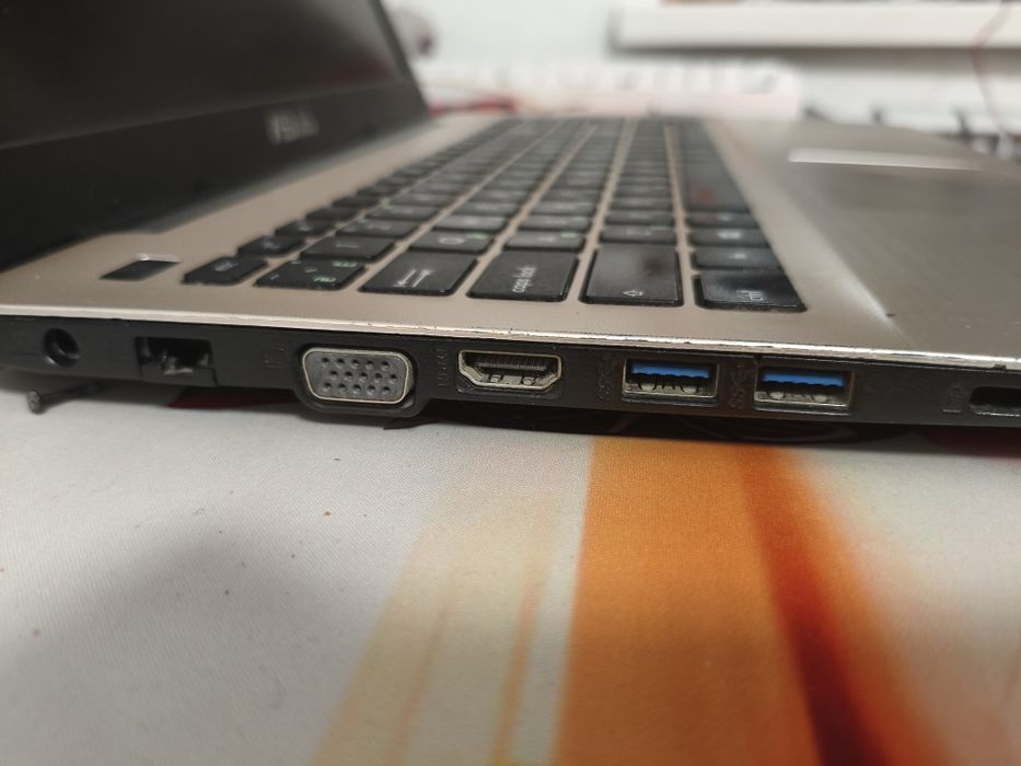 Ноутбук ASUS i5-5200U / 8GB RAM / SSD + HDD 1TB / GeForce 940m