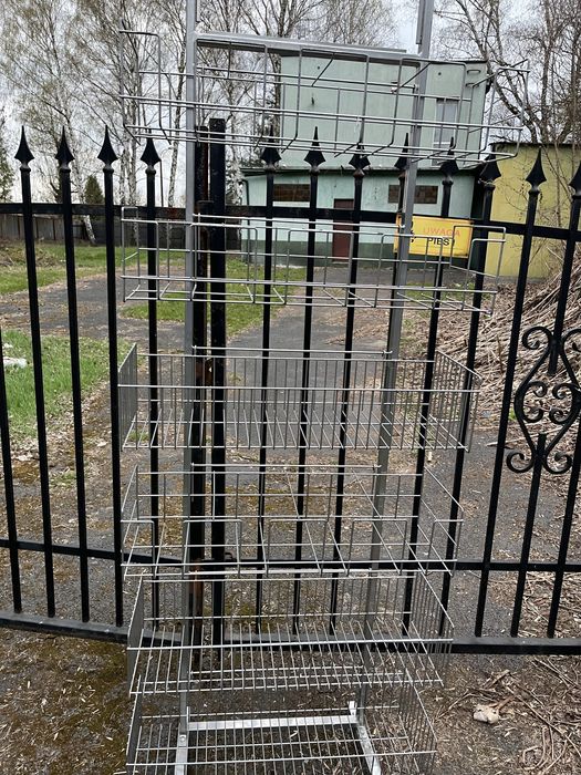 Półka metalowa z koszykami