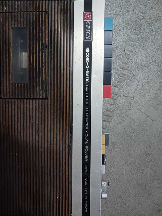 Rádio antigo castanho