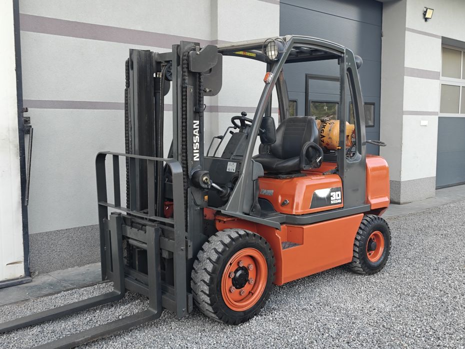 Wózek widłowy Nissan FG30 3T Lpg Pompowane Opony Przesuw Boczny