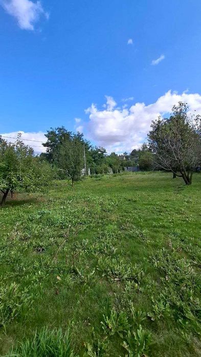 Продаж ділянки в центрі села Іванковичи - Вид 2
