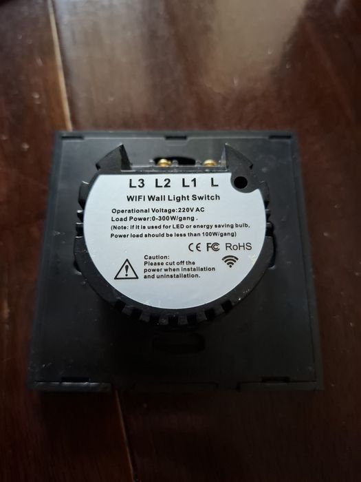 Szklany wącznik dotykowy Tuya Wifi bez linii N Uszkodzony