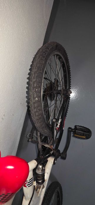 Bicicleta Berg Blast 207 X Roda 20 com suspensões frente e trás e 6 mudanças Shimano