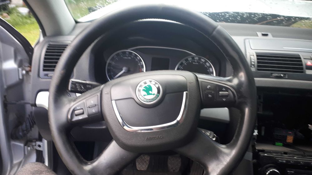 SKODA OCTAVIA polft 2011r cala na czesci LAKIER 9156