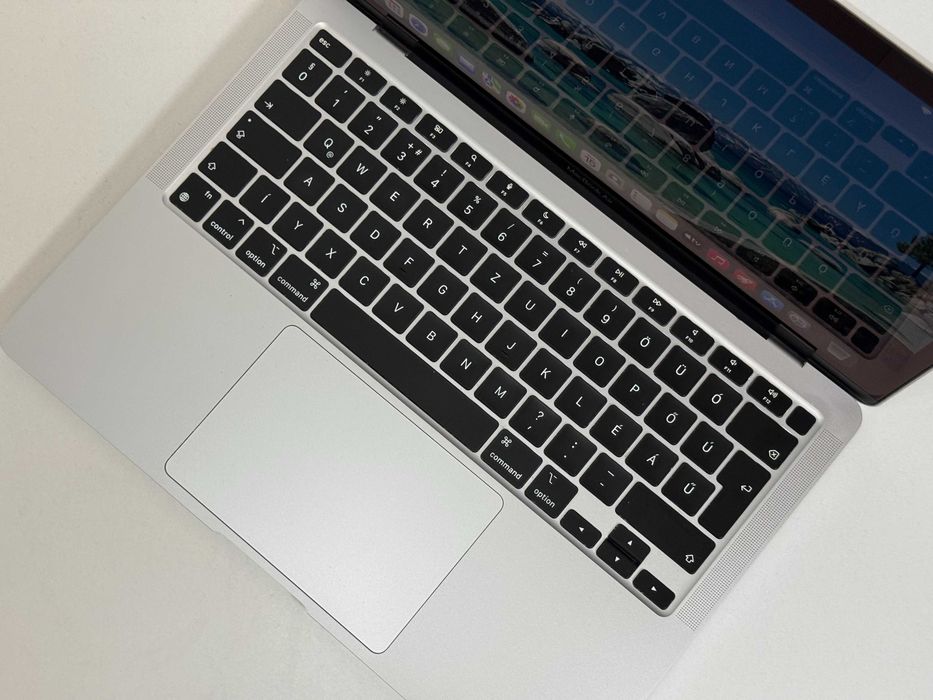 Apple MacBook Air 13 2020 - M1 8GB / 256GB - 88% Kondycji baterii - Gwarancja - Stan BDB