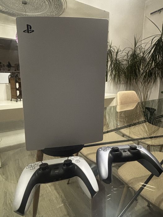 PS5 Digital usada 1 ano