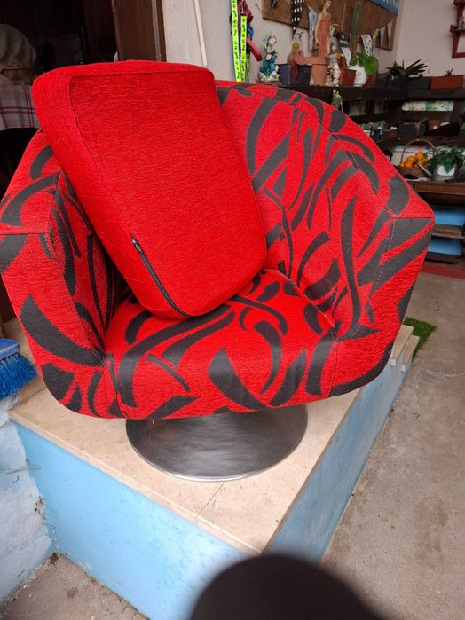 Cadeirao com pe em aco