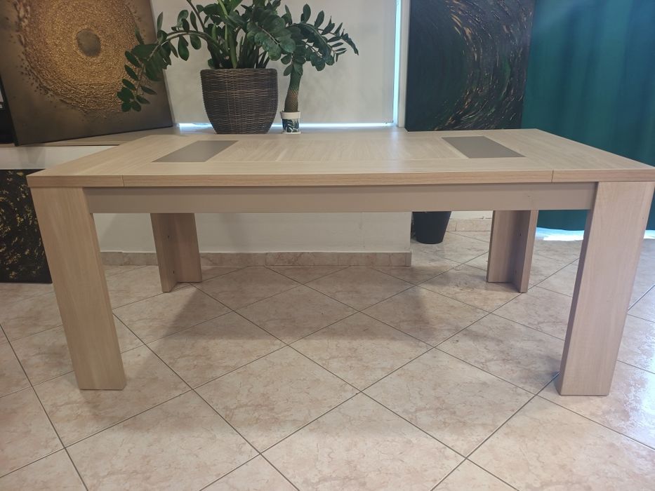 Mesa em ótimo estado.
