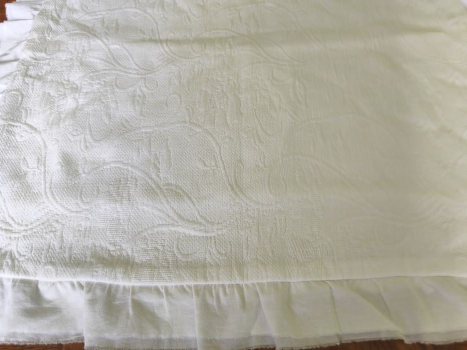 2 fronhas de decoração lavradas em algodão novas
