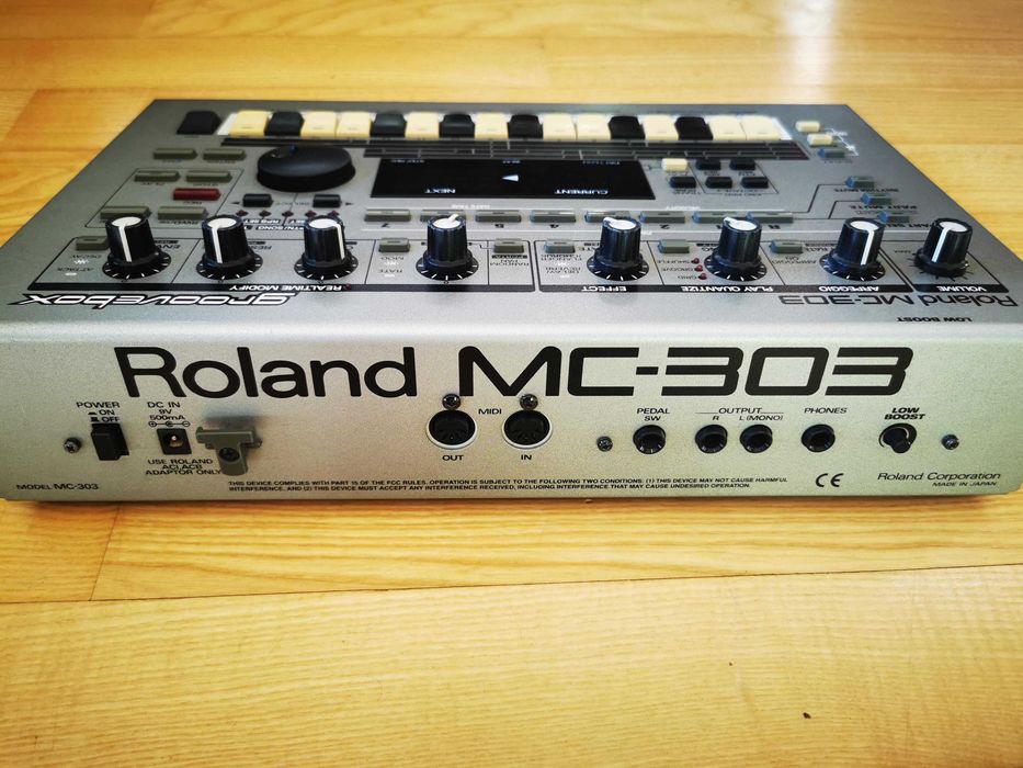 Roland MC-303 MC303 syntezator sekwenser groovebox