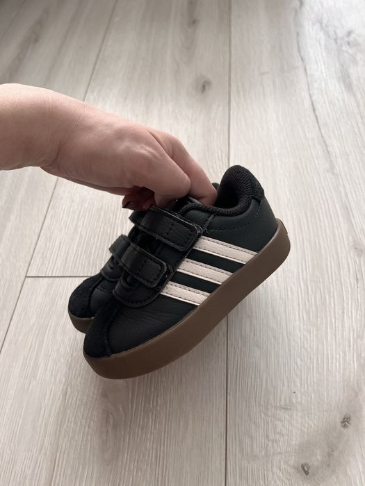 Кросівки adidas 23 розмір