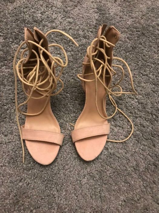 Босоніжки з завязками deezee