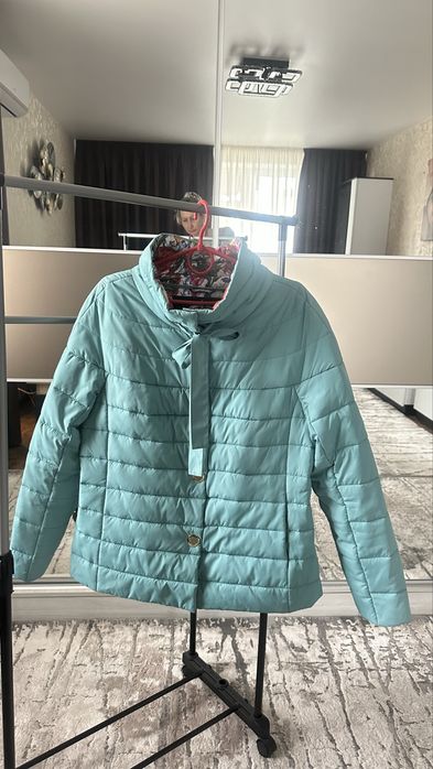 Продам  женскую куртку 48р.